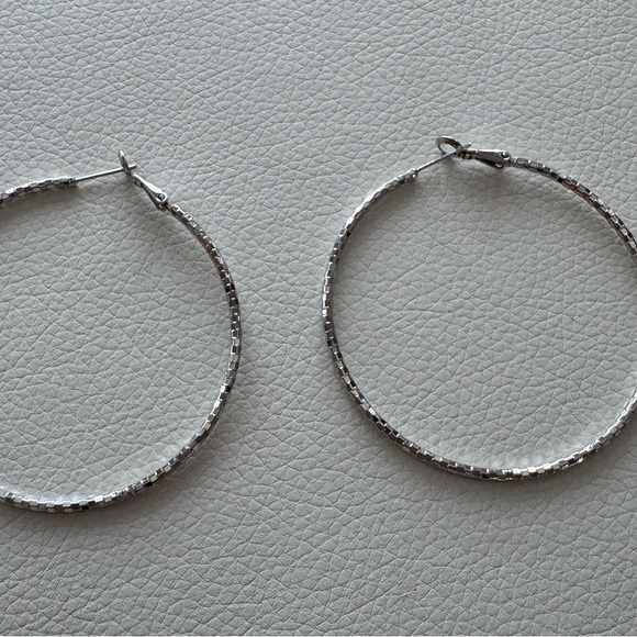 Elegant Textured Silver Hoop Earrings - Picture 1 of 4